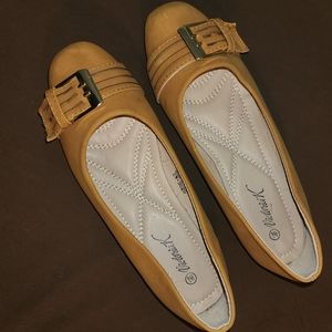 Victoria K women's belt strap Gold buckle wedge size 8 1/2